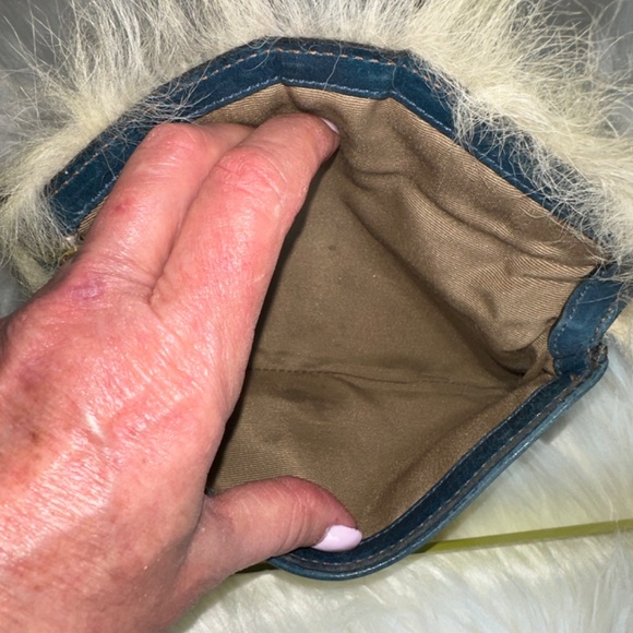π₯π₯π₯RARE C O A C H wristlet- Blue Leather-white hair - Great Condition!!π₯π₯π₯ - Picture 8 of 12
